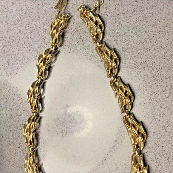 RARE VINTAGE SIGNED CROWN TRIFARI GOLDTONE 16 3/4" NECKLACE EXCELLENT CONDITION - Picture 14 of 16